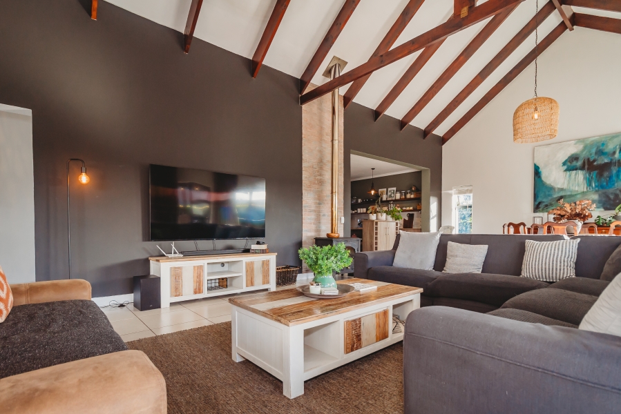 4 Bedroom Property for Sale in Kraaibosch Manor Western Cape